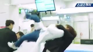 پشت صحنه قسمت اول سریال دکترها2016 فوق العادست پارک شین هه نبینی از دست رفته اصلانم بدل نداشتش