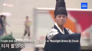 پشت صحنه ی تیزر رقیصدن پارک بو گوم(ولیعهد) در سریال مهتاب نقاشی شده ی ابرها