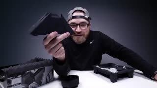 Unbox Therapy - ویدیو آنباکسینگ Boombot Bass Station
