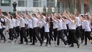 ادا در آوردن دسته جمعی