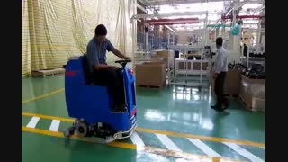 زمین شوی سرنشین دار _ ماشین اسکرابر  _ نظافت صنعتی کارخانه های تولید موتور و دیزل