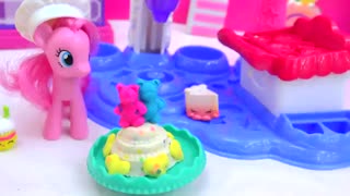 پینکی پای برای پونی ها کیک درست می کند (با خمیر بازی)