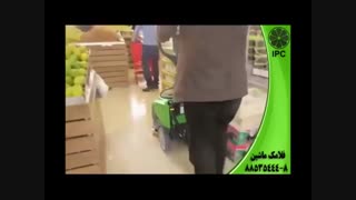 غبار روبی از کف فروشگاه ها با دستگاه های پیشرفته زمین شوی-اسکرابر