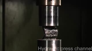 آیفون 7 زیر دستگاه پرس هیدرولیک؛ تست مقاومت به سبکی متفاوت / رسانه تصویری وی گذر