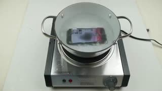 آیفون 7 در آب جوش