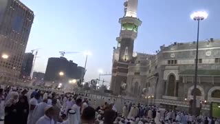 اذان مغرب بسیار زیبا در صحن مسجدالحرام مکه مکرمه