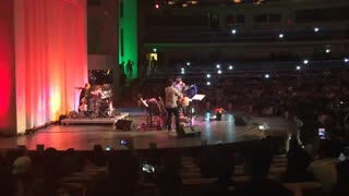 کاش میشد منم یه بار برم کنسرتش.....کاااااااااش