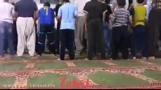 مثل اینکه دارن نماز میخونن