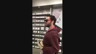 تخریب گوشی های آیفون توسط مشتری ناراضی