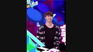 همون ادادراوردن ولی پشت کیو یونگی هم داشت میرفت