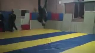 آکروبات رزمی در مدرسه سامورایی نینجا