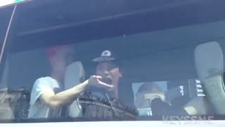 لوهان کخ میریزه؛چانیول گازش میگیره :| تو نماشا؛پشه هم پر نمیزنه●_●