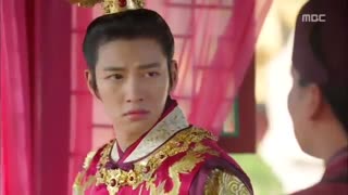 داره بخش خانوما رو دید میزنه خخخخخ