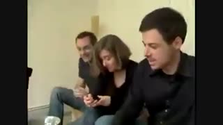 خیلی جالب. ببینید موبایل چه بلایی سر ذرت میاره