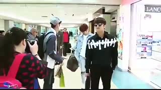 به زور خندیدن یونگ سنگ