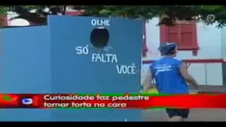 دوربین مخفی -کوبیدن خمیر نون تو صورت مردم