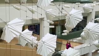 گروه کُر با 400 اِلمان حرکتی در یک پاساژ