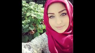 این خانمه چقد قشنگ اذان میگه !!!!!!!!!