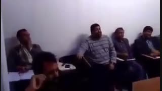 آوازخوانی یک دانشجو در کلاس درس