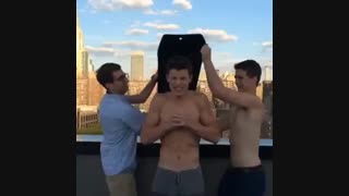 چالش سطل آب یخ شان مندس(shawn mendes)