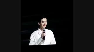 اینجا لی جونگ سوک داره شکل خیالی همسر مورد علاقش رو ترسیم میکنه{وایییییییییییییییییی من غش هان هیو جو}قشنگ تو نقاشی معلوم میشه