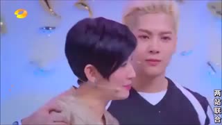 مهربونی جکسون با دخترا