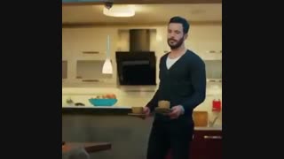 وقتی عمر میبینه دفنه از خستگی خوابش برده