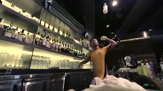 کار فوق العاده و زیبای متصدی بار حتما ببینید