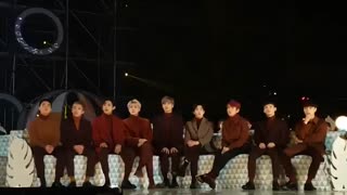 EXO reaction to Black Pink "Playing with fire" +"Whistle"  @ MMA 2016 عکس العمل اکسو به اجرای بلک پینک