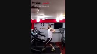 رقصیدن یه  ادم باحال رو تردمیل با اهنگ عربی