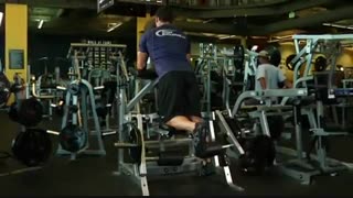 نمایش فیلم آموزش حرکات بدنسازی پشت ران پشت پا تکی ایستاده