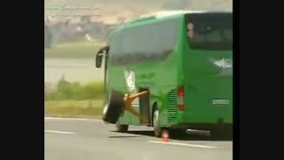 تست سیستم های ایمنی خودروهای سنگین مرسدس بنز