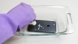 مقاومت گوشی آیفون 7 در برابر قوی ترین اسید دنیا