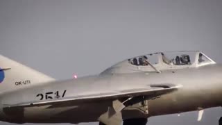 آنباکسینگ گوشی وان پلاس 3T در جتِ جنگنده