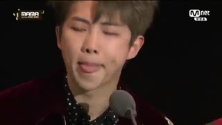 ویدیویی از بی تی اس  در ماما که داشتن جاییزه ی بهترین ارتیست سال رو میگرفتن