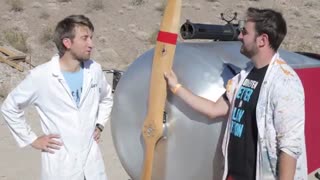 چالش گلوله در برابر پروانه هواپیما-اسلوموشن