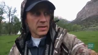 کمک کردن این مرد به این بچه آهو