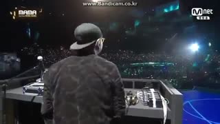 2016 MAMA-Wiz Khalifa - See You Again اجرای اهنگ SEE YOU AGAIN از ویز خالیفا و چارلی پوت در ماما 2016- زنده داشتن یاد پاول واکر