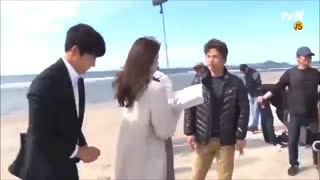 پشت صحنه ی خنده دار سریال The k2ووکی خیلی شیطونی میکنه فوق العاده زیبا