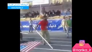 درگیری اشرار با  پلیس - با بلوک میزنه تو  سر مامور (البته مانوره مثلا)