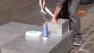 جادو گری جلوی چشم مردم-شعبده بازی-طنز-انسانهای عجیب