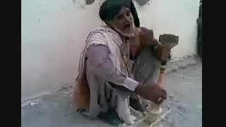 ویدویی جالب از شعرهای بلوچی که در عروسی نواخته میشوند توسط یک مرد بنام ملازهی