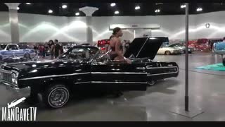 نمایش ماشین های کلاسیک آمریکایی