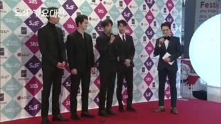 CNBLUE بر روی فرض قرمز مراسم SBS Gayo 2016