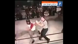 عصبانیت عجیب داور در مسابقات بوکس