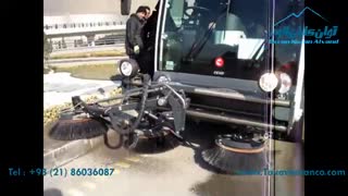 عملیات نظافت و شستشوی پیاده رو و جدول خیابان با سوییپر کماک مدل Comac CS140