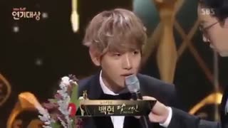 جایزه بهترین بازیگر تازه کار جشنواره ی sbs برای بکهیون