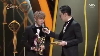 EXO Baekhyun won 'New Star Award'2016 SBS Drama Awards