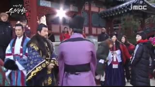 پشت صحنه بامزه از سریال دختر امپراطور *دست گرم کن های ولیعهد و موبایل امپراطور*