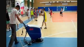 اسکرابر برقی / نظافت صنعتی سالن مجموعه ورزشی
